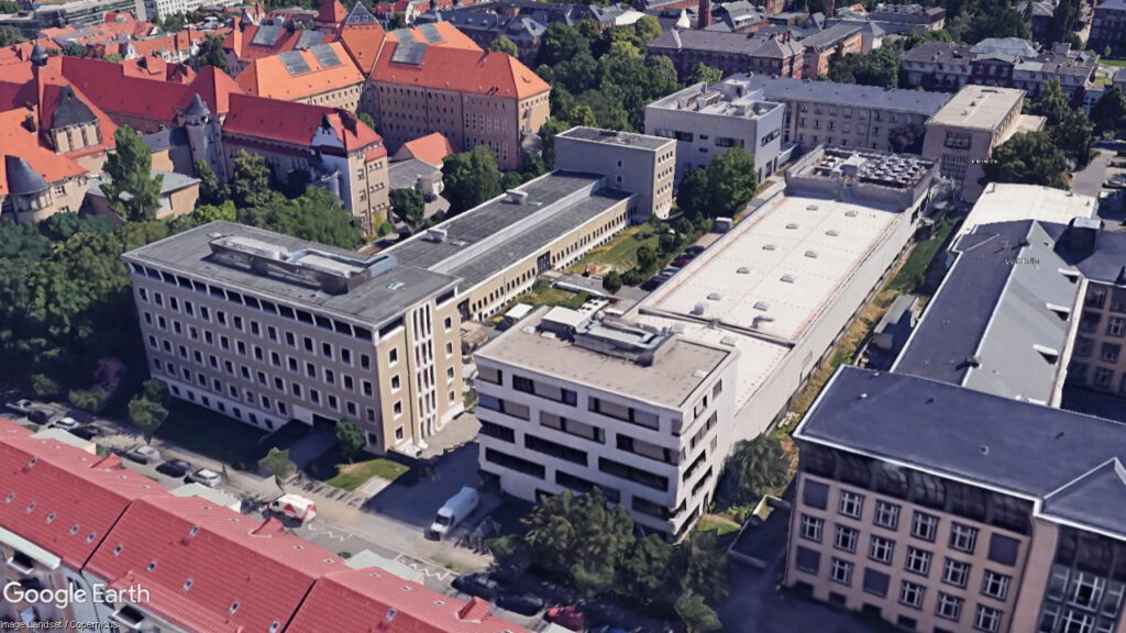 Neubau des Laborgebäudes für das Institut für Stadtbauwesen und Straßenbau, TU Dresden. Quelle: Google Earth, Image Landsat / Copernicus