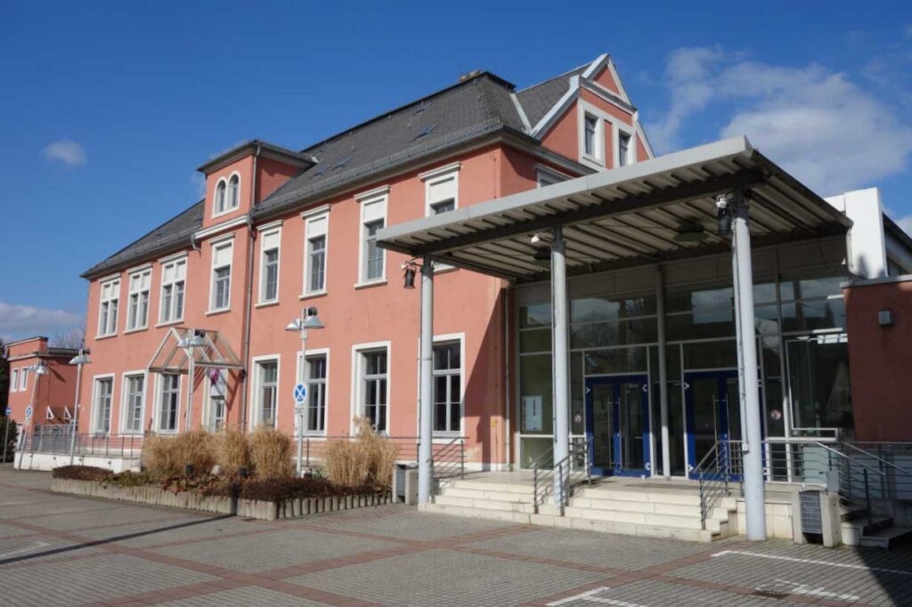 Ehemaliger Standort der Staatsoperette an der Pirnaer Landstraße in Dresden Leuben, Hauptansicht/Eingangsseite, Foto: Peter Froebel, Ingenieurgemeinschaft Froebel + Froebel